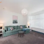 Five-Bedroom House At Margate, Near Beach And Amenities