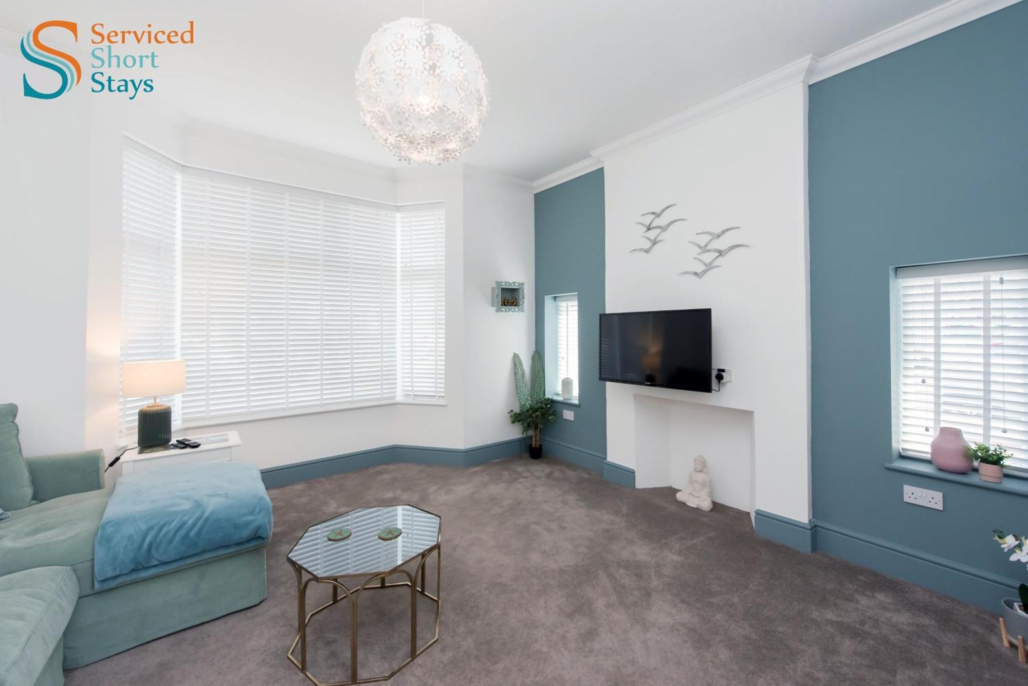 Five-bedroom House At Margate, Near And Amenities