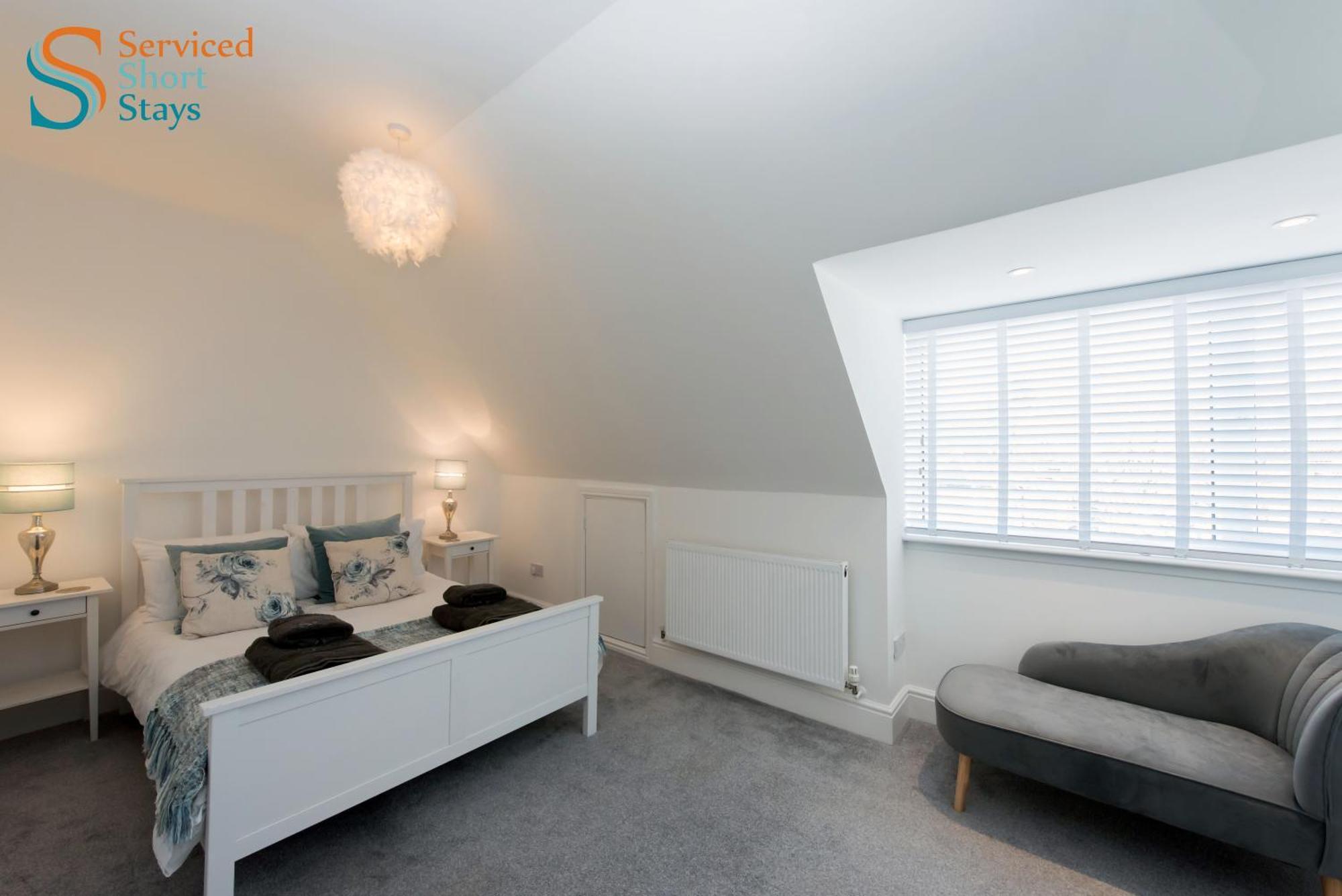 Five-bedroom House At Margate, Near And Amenities Apartment *