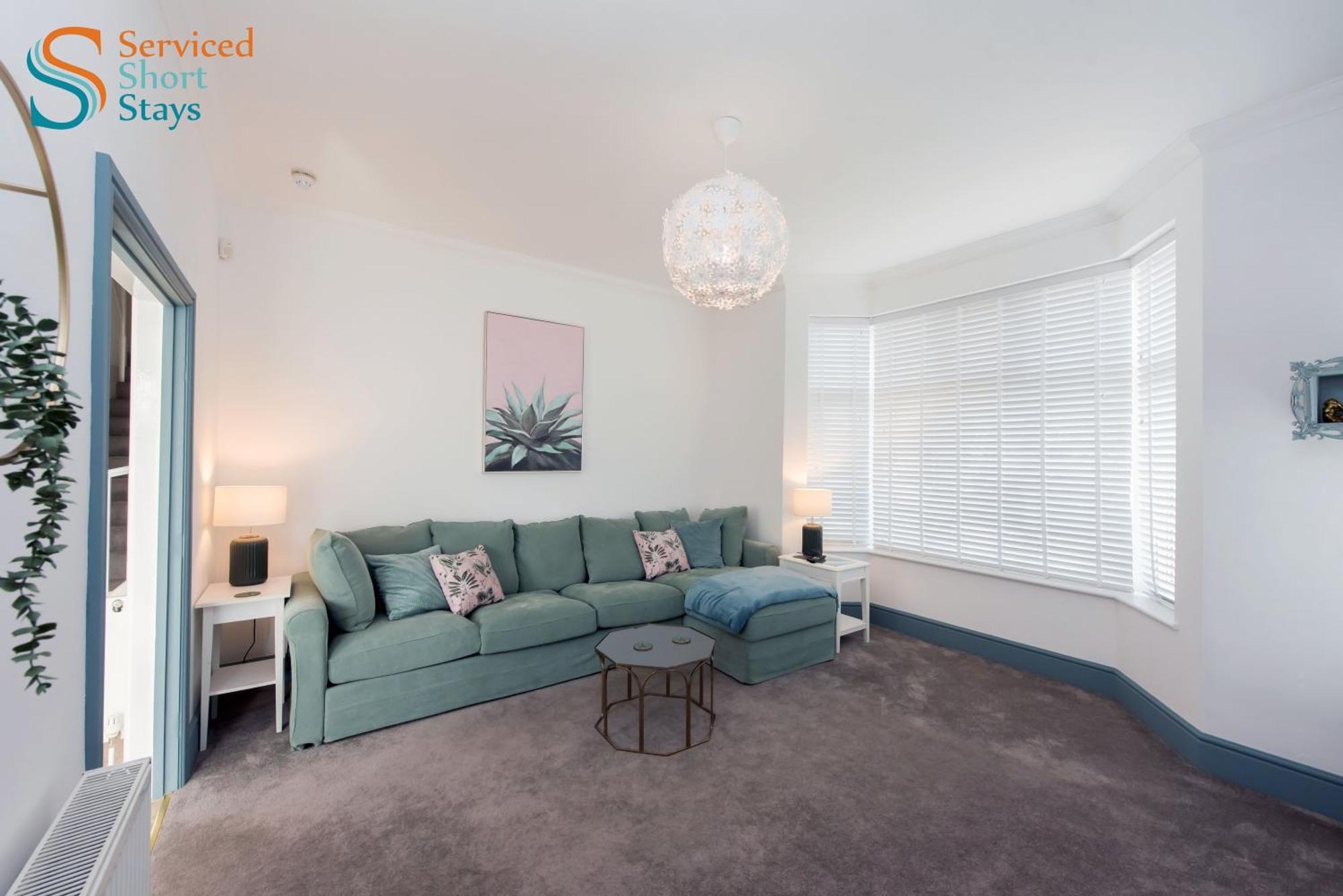 Five-bedroom House At Margate, Near And Amenities Apartment Margate