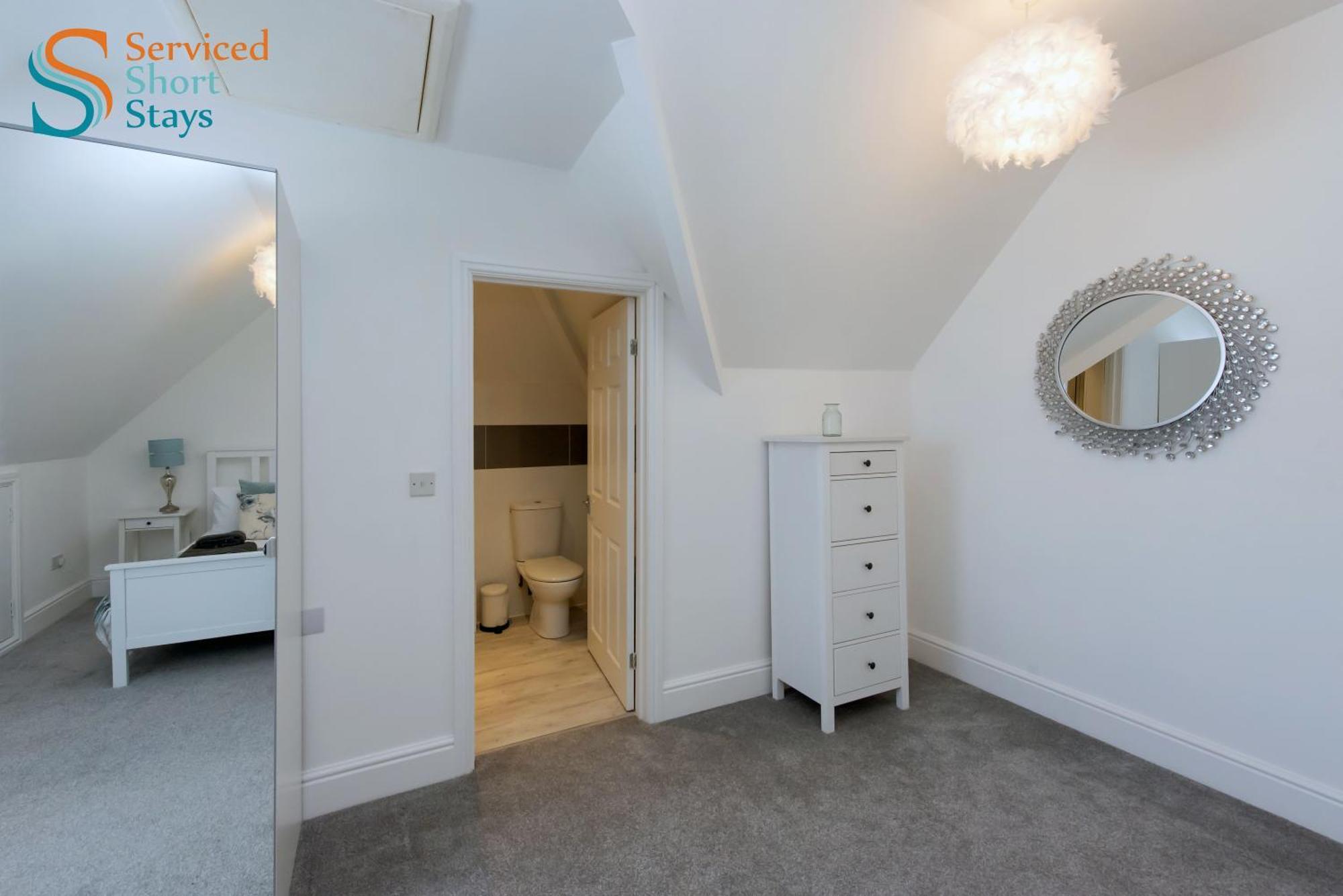 Apartment Five-bedroom House At Margate, Near And Amenities Margate