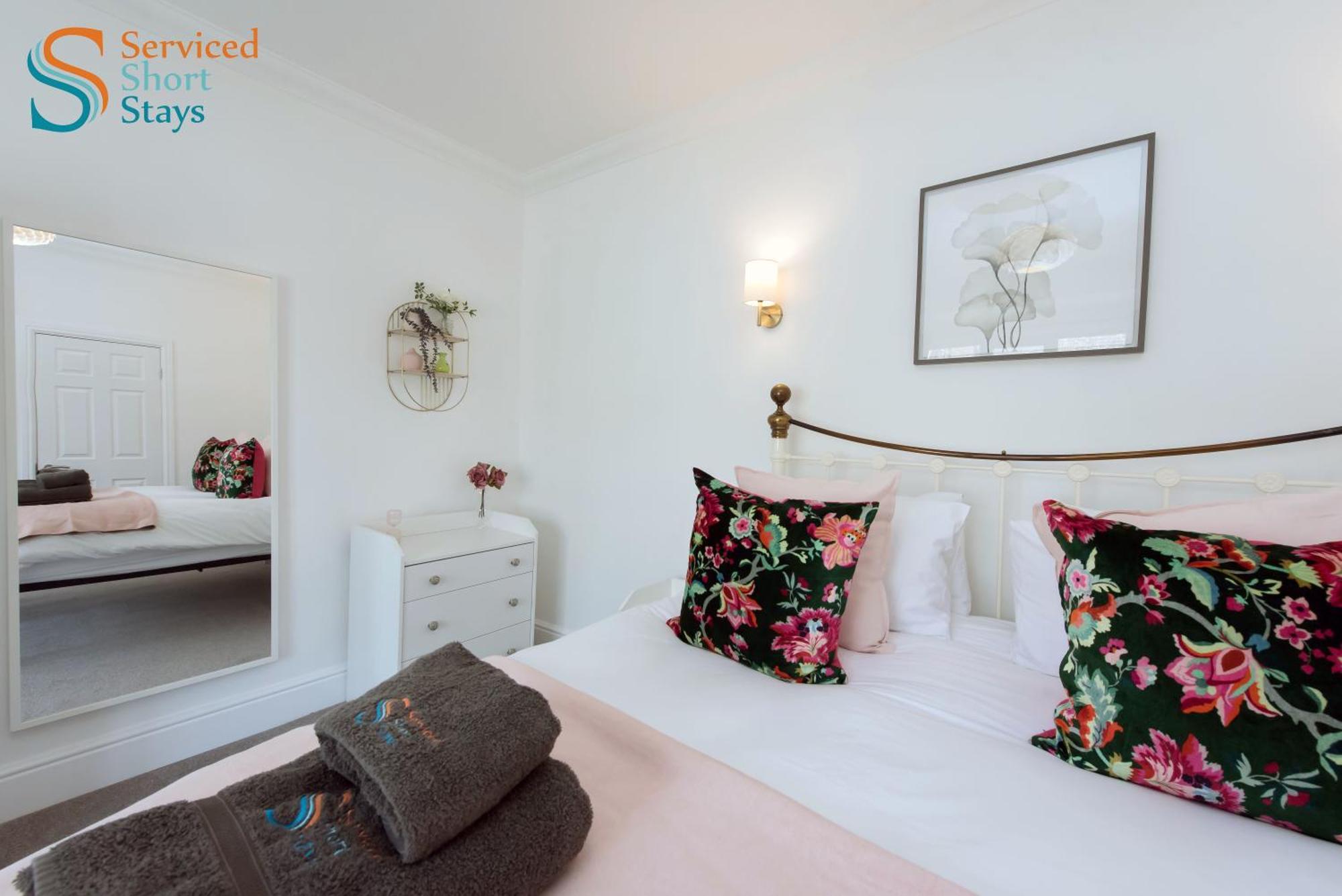 Five-bedroom House At Margate, Near And Amenities Margate