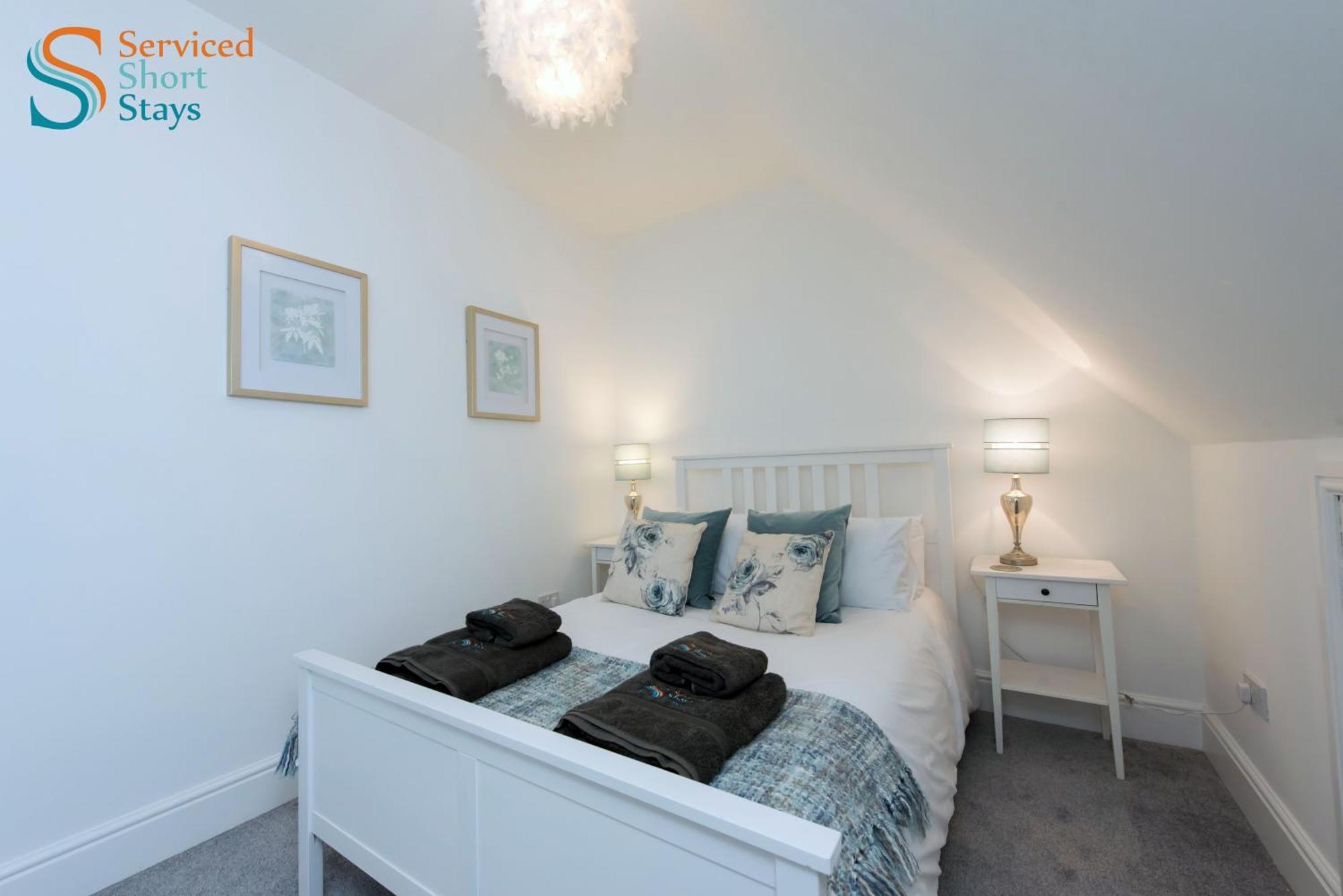 Five-bedroom House At Margate, Near And Amenities * Margate