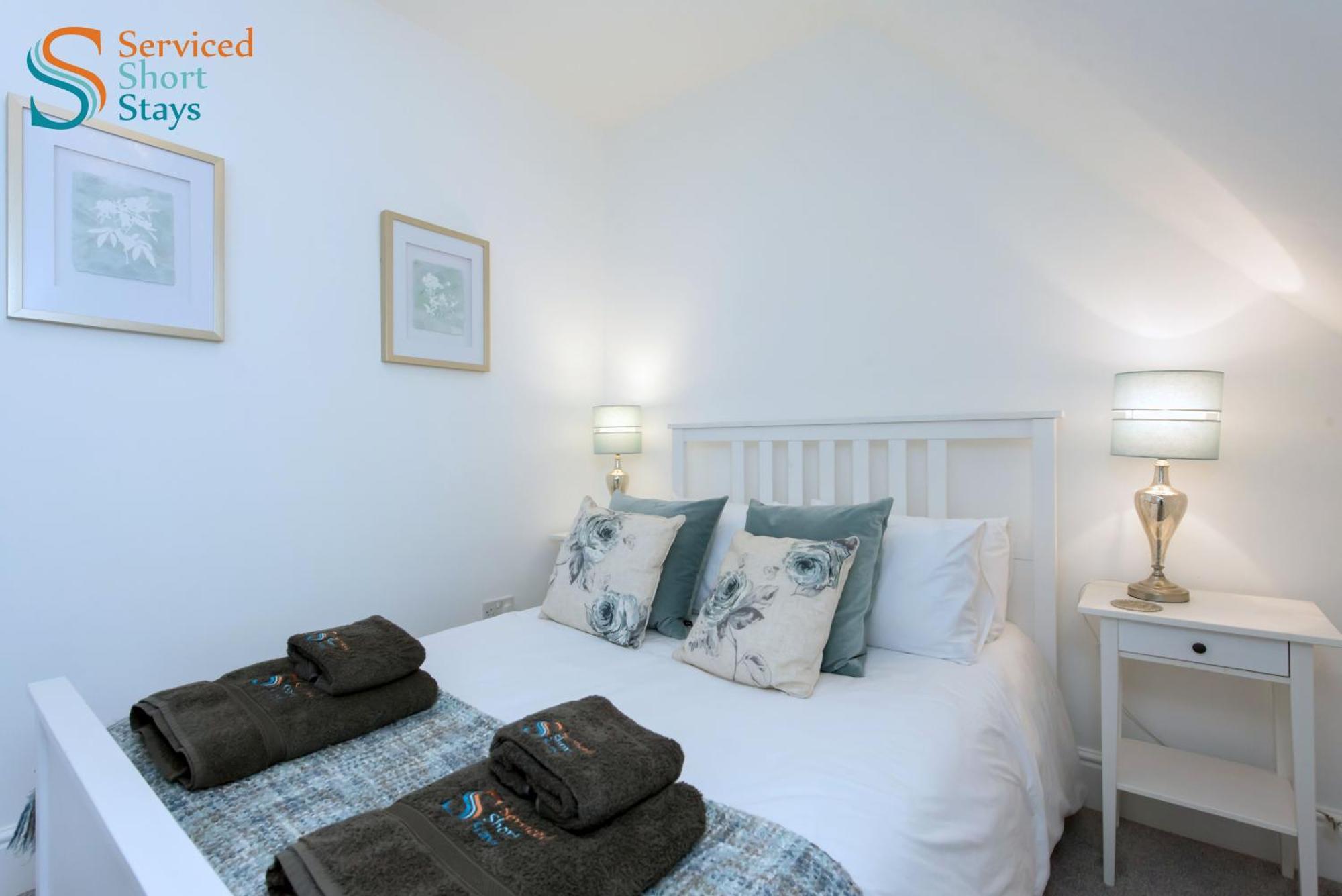 Apartment Five-bedroom House At Margate, Near And Amenities Margate