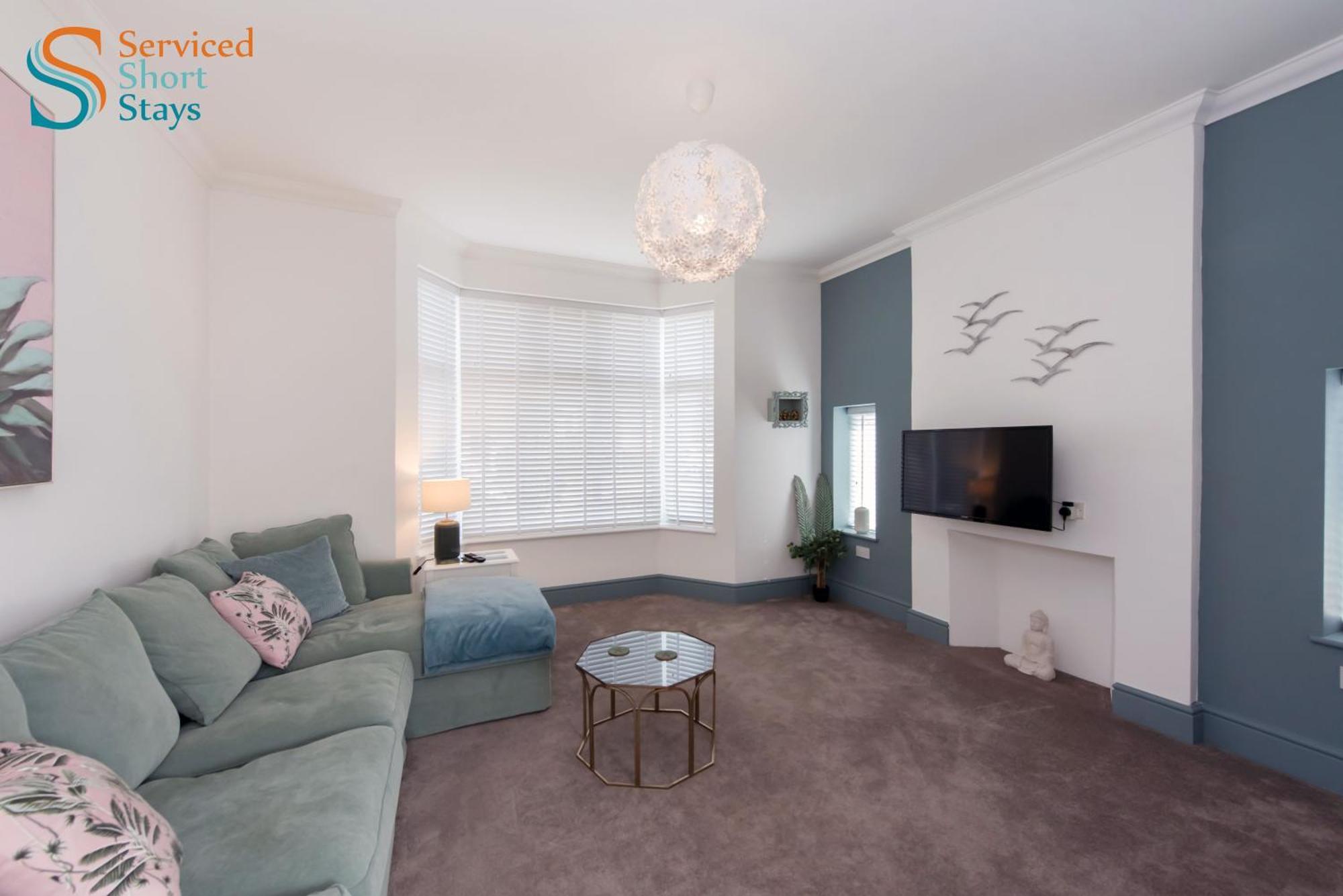 Five-bedroom House At Margate, Near And Amenities Margate