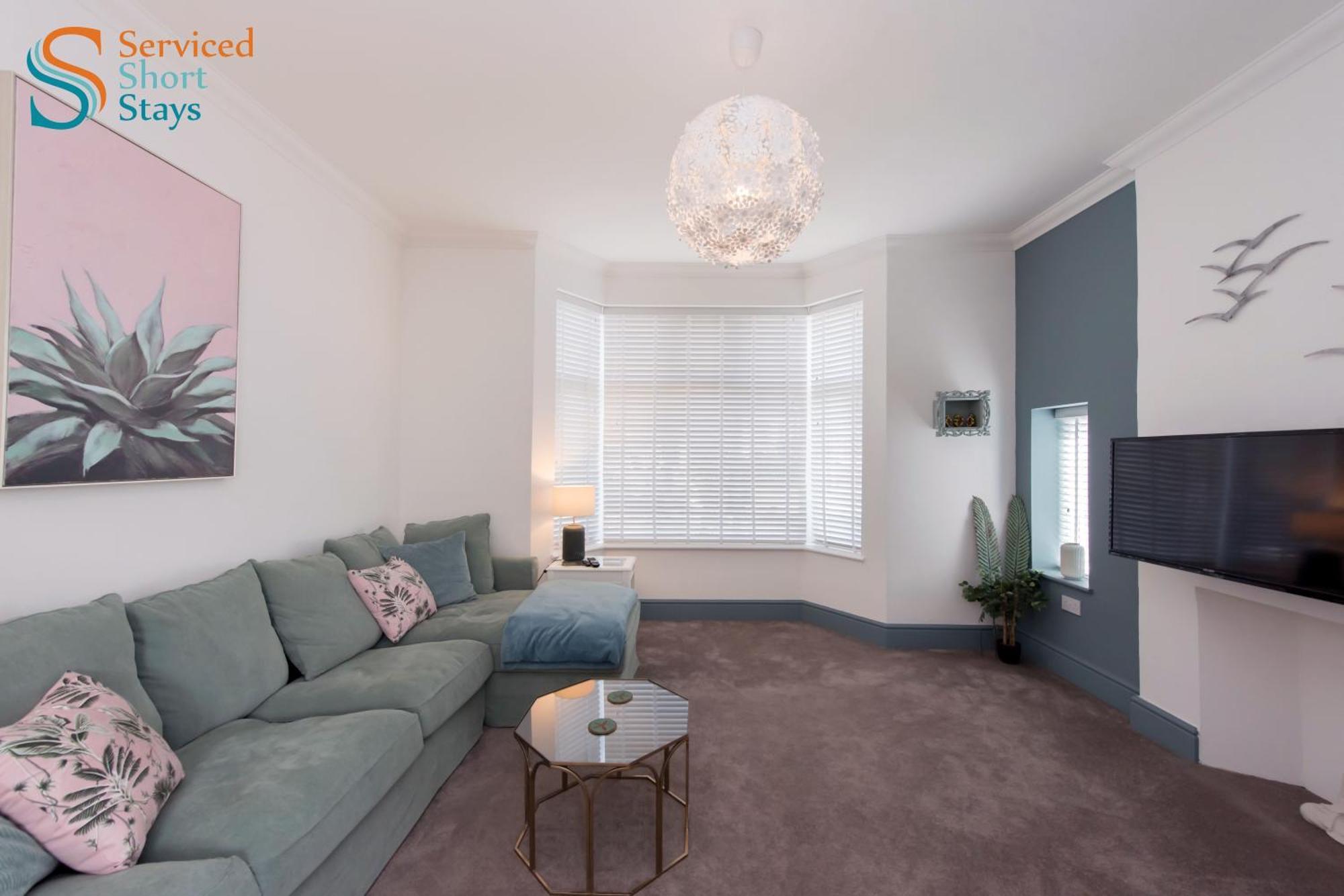 Five-bedroom House At Margate, Near And Amenities