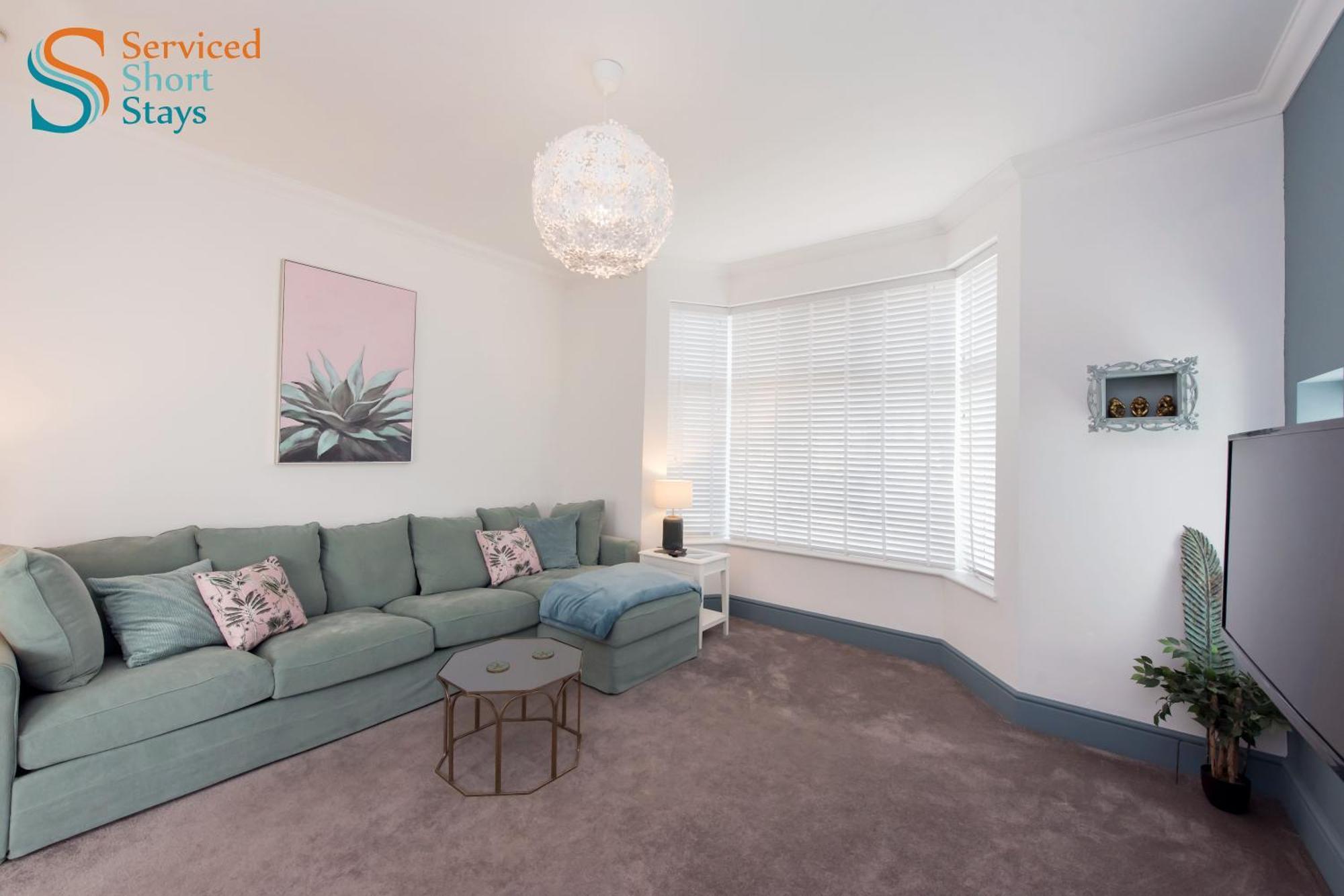 Apartment Five-bedroom House At Margate, Near And Amenities *