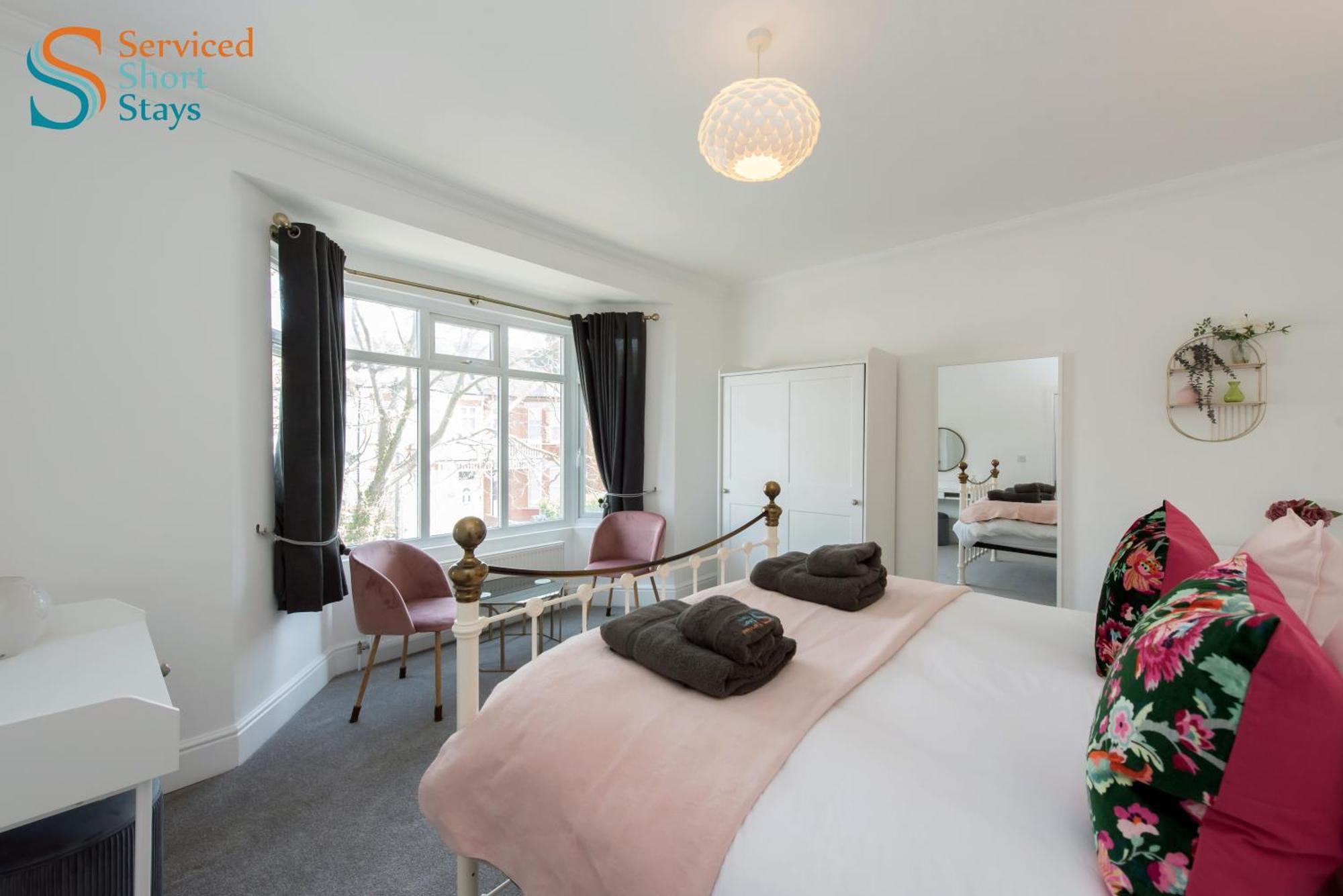 Five-bedroom House At Margate, Near And Amenities * Margate