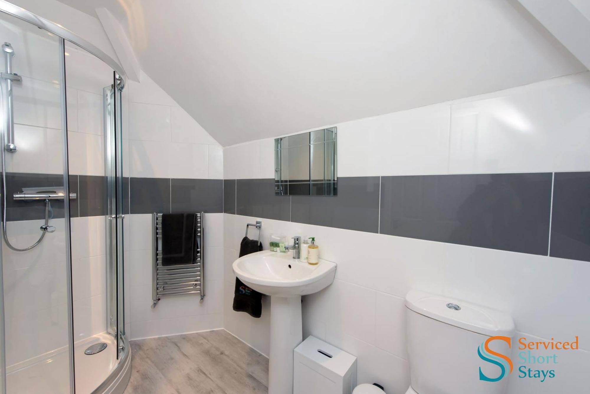 Five-bedroom House At Margate, Near And Amenities Apartment Margate