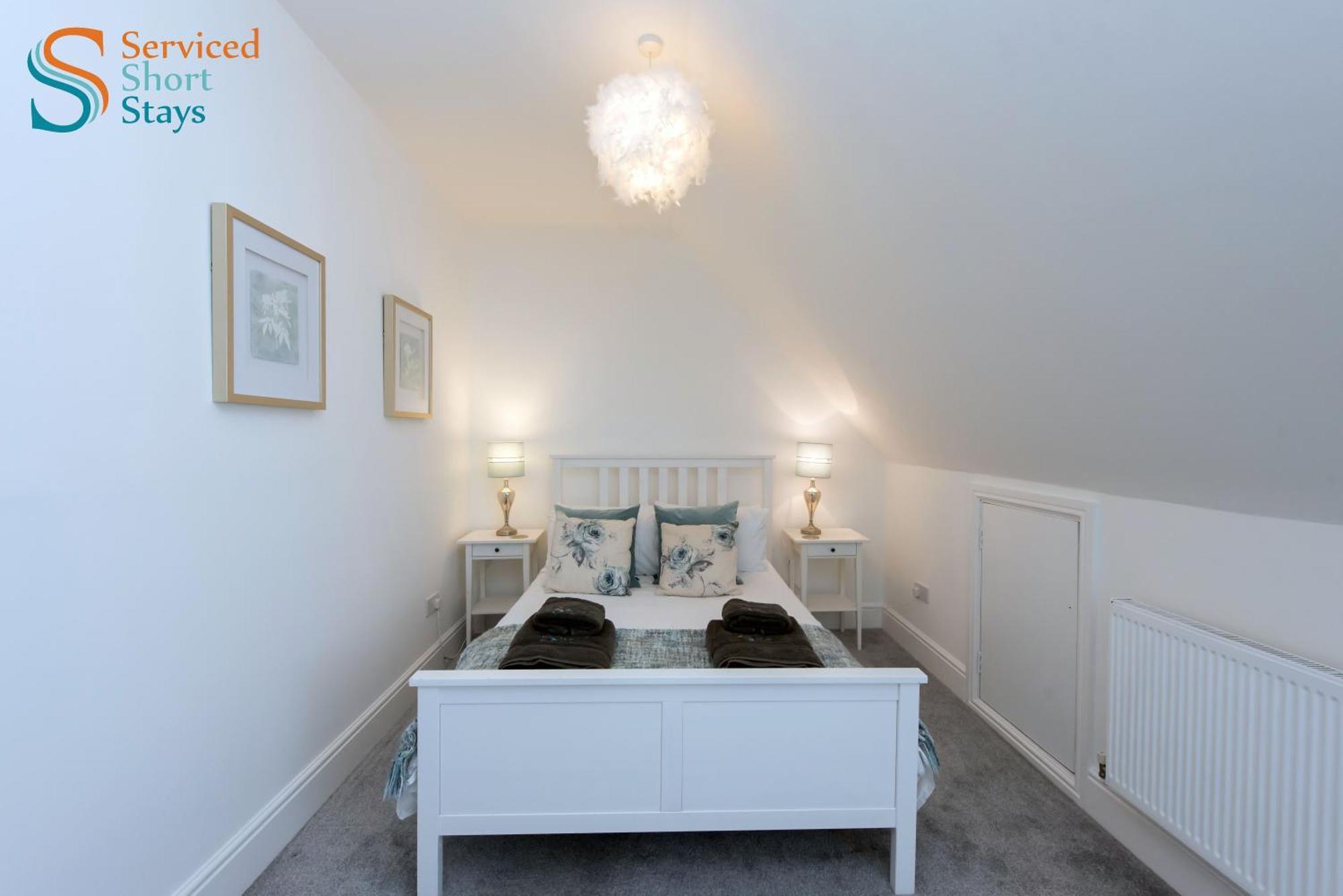 Five-bedroom House At Margate, Near And Amenities Margate